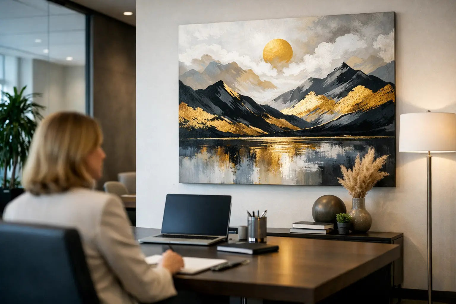 Statement Prints im Büro platzieren